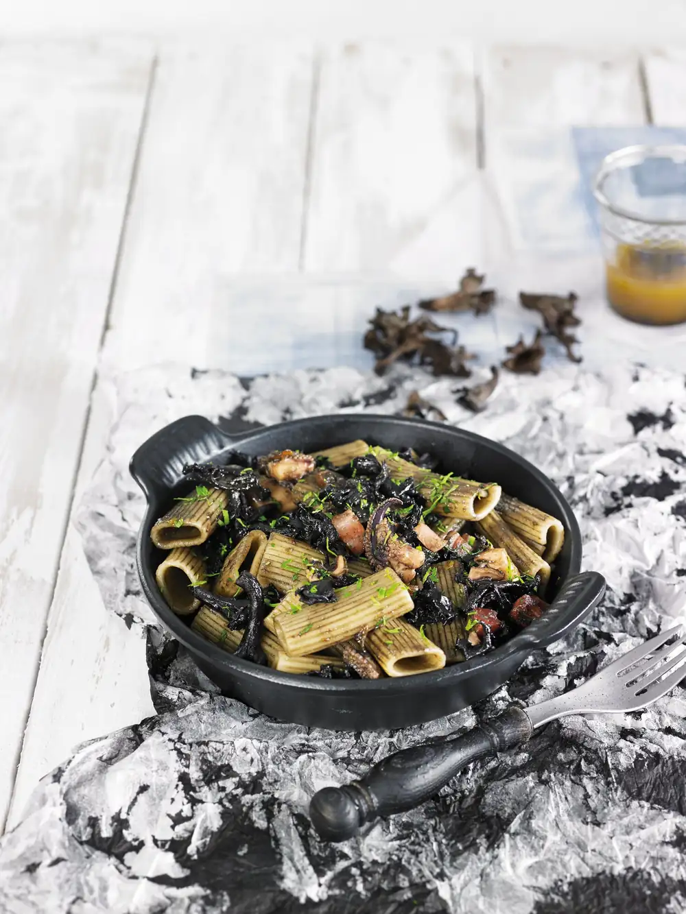 'Rigatoni' with cuttlefish and death trumpets