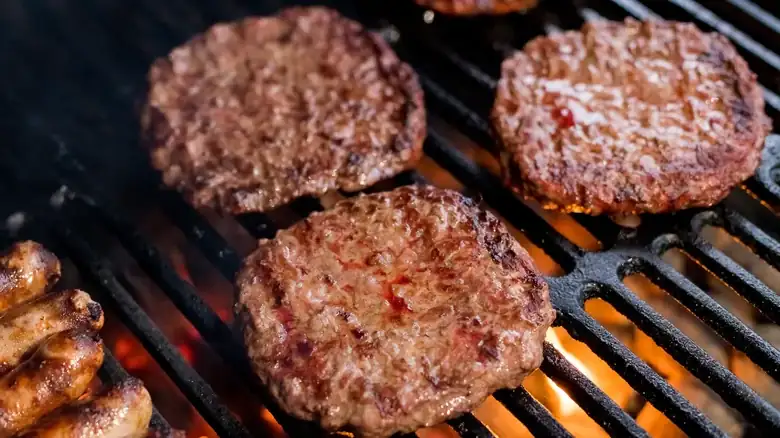 Why it's a good idea to flip a hamburger only once