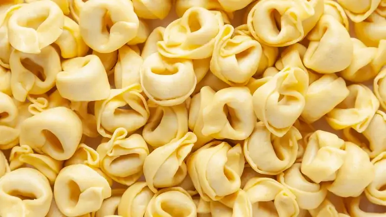 Freír los tortellini en sartén, como si fueran albóndigas