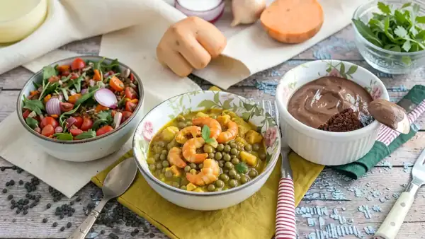 Menú sin gluten, 4 de octubre: ensalada de lentejas y batata, curry de gambas con leche de coco, mousse de chocolate