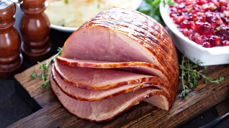 Liquid Is The Key To Properly Reheating Ham