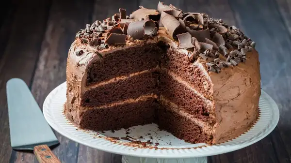 Dry Cake Is Sad, But Here's How Sliced Bread Makes It Happily Moist