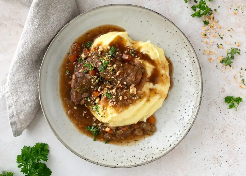 Pork jaws braised with beer