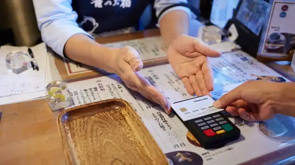 The Etiquette Tip To Always Keep In Mind When Dining At Restaurants In Japan