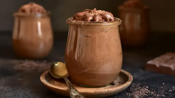 This quick 3-minute chocolate mousse, made without eggs or butter, deserves a place in your recipe book.