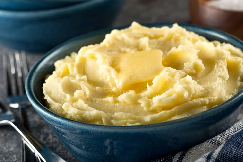 El puré de papas tendrá mejor sabor y será más cremoso si le agregas un ingrediente que le encanta al chef