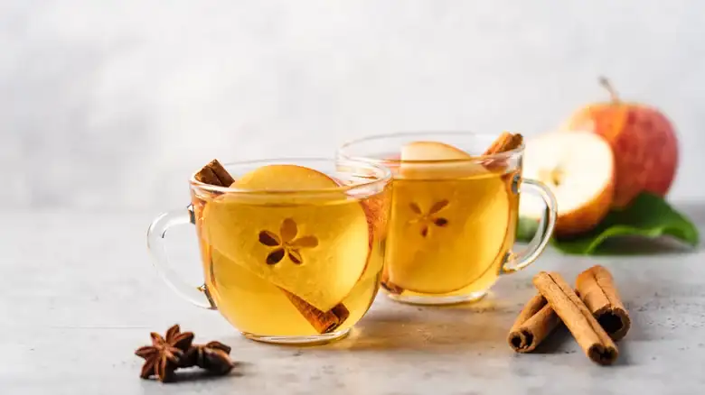 La especia cítrica que realzará el sabor de la sidra de manzana caliente