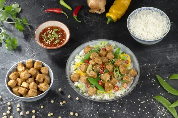 Schouten Europe amplía su cartera de productos de origen vegetal con las alternativas cárnicas Mycoprotein