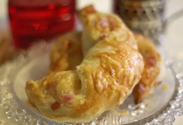 Croissants fáciles de queso y jamón