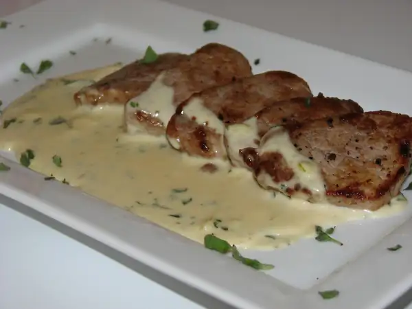 Pork tenderloin with camembert dressing