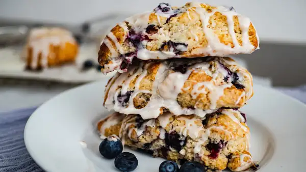 The humidity that needs to be controlled when adding fruit to scones
