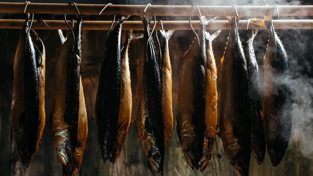 Pescado ahumado en caliente: la alternativa al tocino que deberías probar
