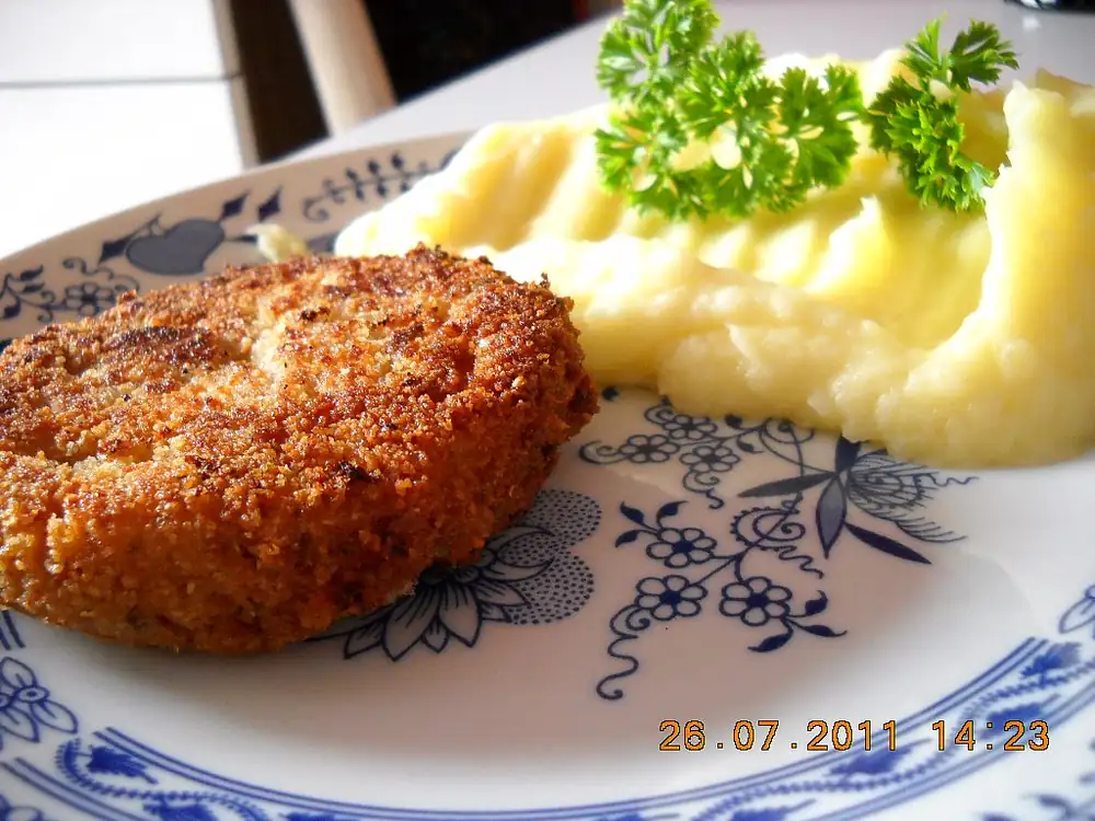 Zucchini meatballs with gothai and cheese