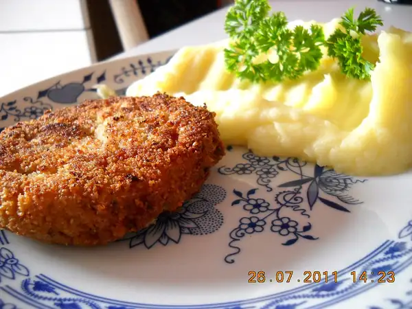 Zucchini meatballs with gothai and cheese