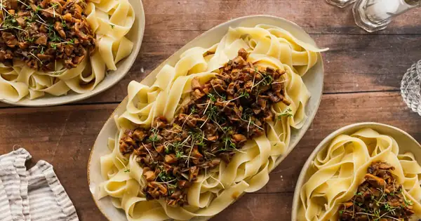 Vegane Pappardelle mit Pilzragout