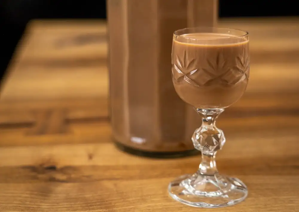 How are drinks classified: alcoholic and non-alcoholic, cold and hot