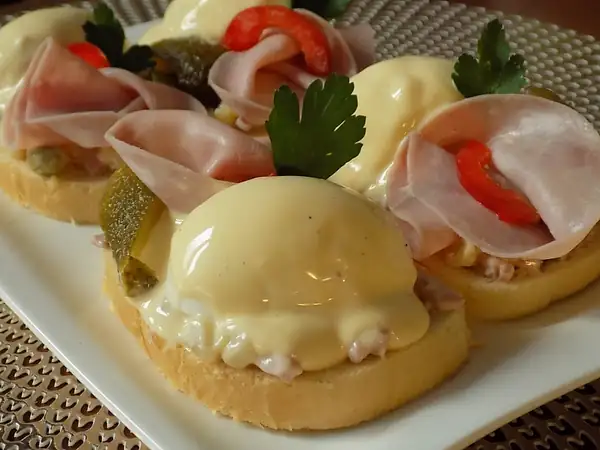 Sándwiches de huevo con aderezo de mayonesa, “un toque retro”