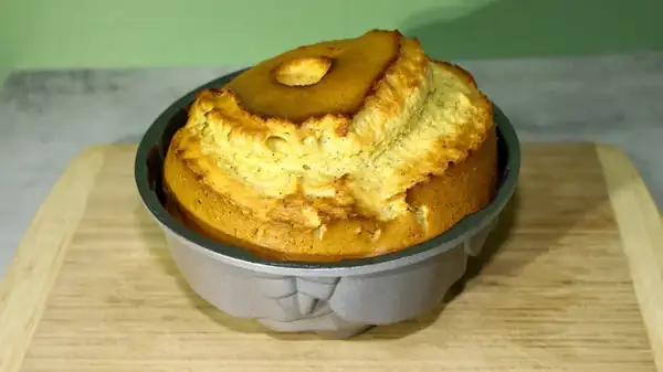 Why cakes puff up and how to prevent it in the oven