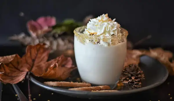 Mascarpone and white chocolate cups, the perfect dessert ready in 3 minutes