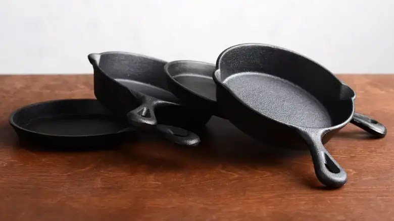 The Major Difference Between A Skillet And A Pan