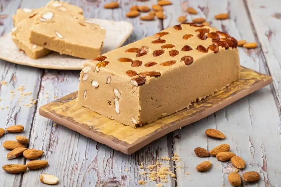 Halva de tahini con almendras (Receta)