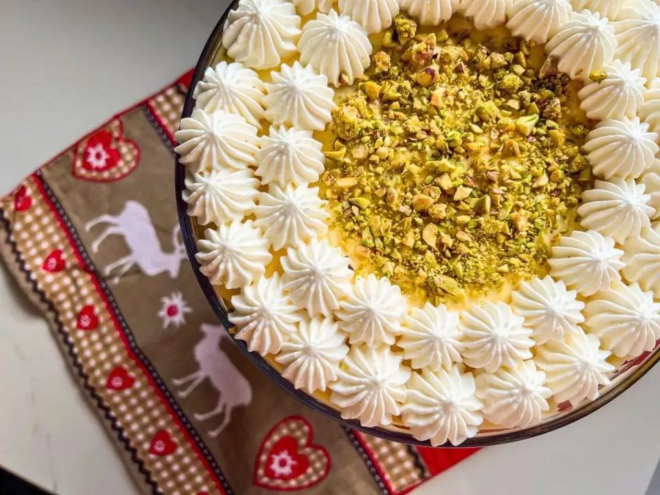 Postre de azafrán y jengibre con mermelada de naranja casera