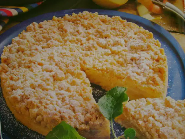 Shortbread cake with apples