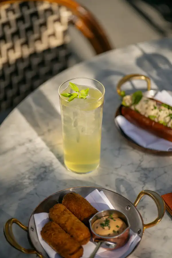 Así es como puedes preparar una deliciosa y refrescante bebida veraniega con hojas de higuera, ¡y además es sin alcohol!