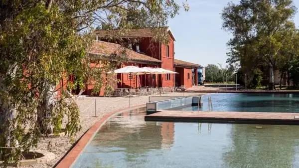 Borgo della Mistica, un restaurante rural con piscina, pizza y vinos tónicos en Roma