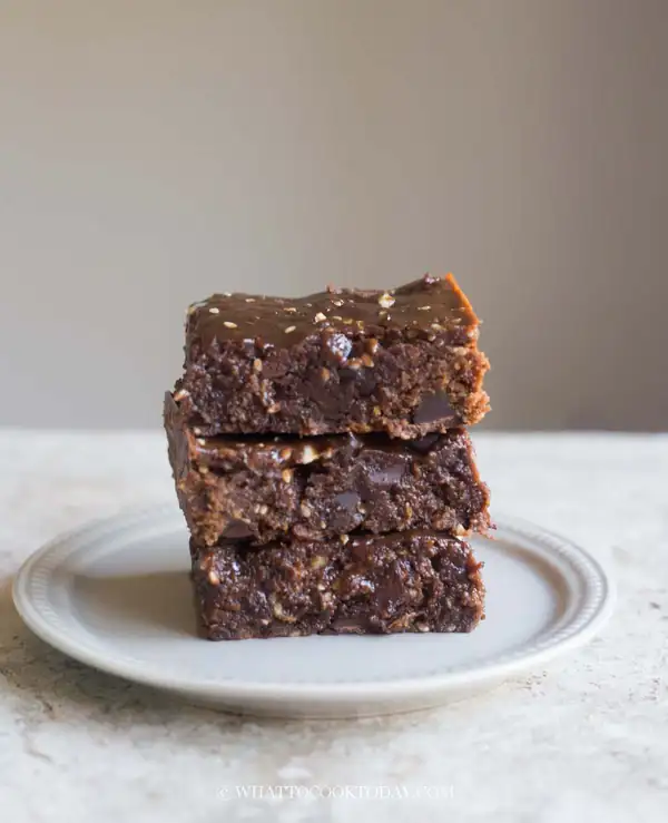 Brownies de dátiles rojos con textura de chocolate