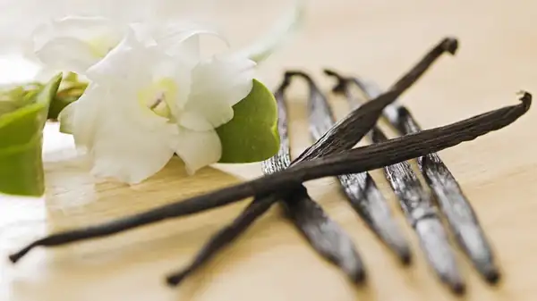 How to substitute vanilla extract in alcohol-free baking