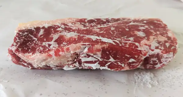 Cómo descongelar un filete de forma rápida y segura con agua fría