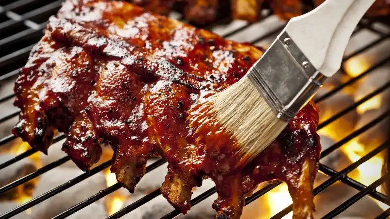 The tangy touch that makes a barbecue sauce "Memphis style"