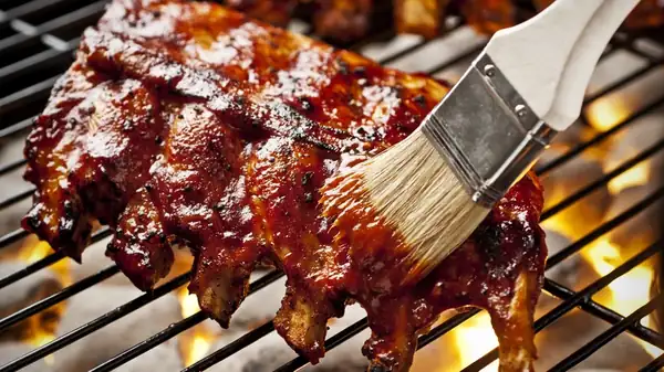 The tangy touch that makes a barbecue sauce "Memphis style"