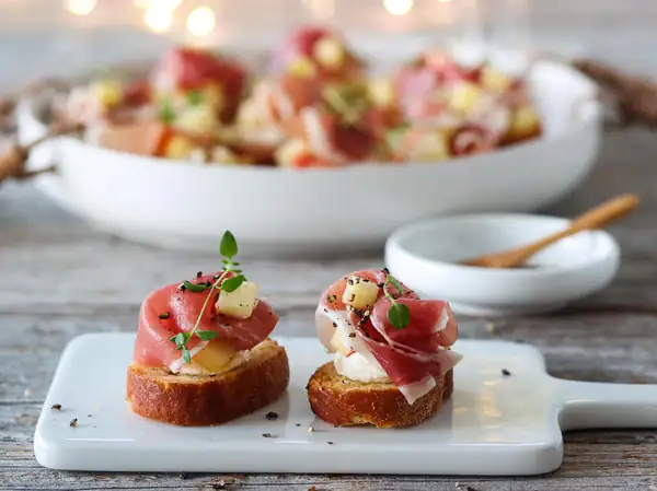 Crostini with cured ham, apple and horseradish cream