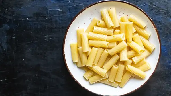 Ziti and penne: how do these two tubular pastas differ?