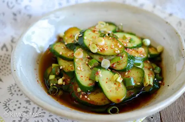 Simple Korean Cucumber Salad (Oi Muchim 오이무침)