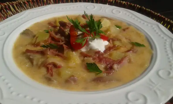 Cabbage stew with smoked broth and meat