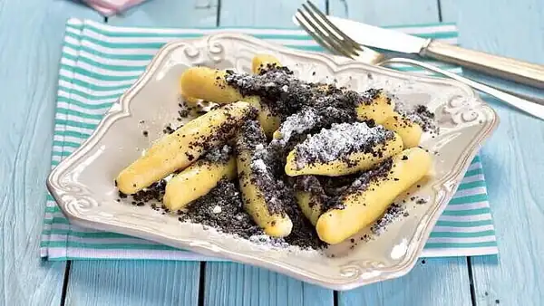 Potato donuts with poppy seeds