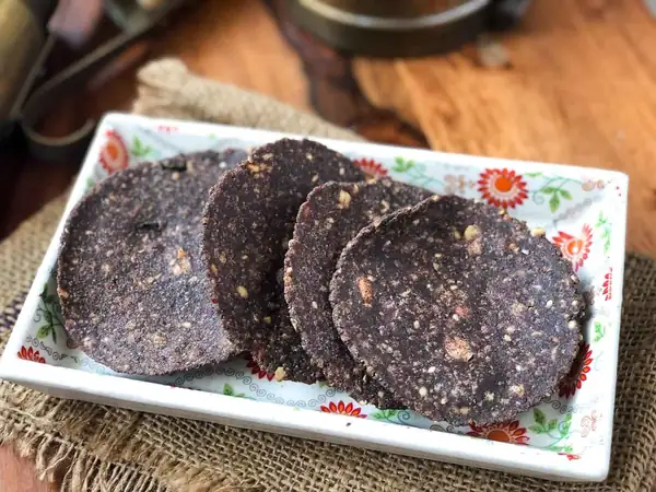 Ragi Nippattu Recipe With Peanuts And Sesame