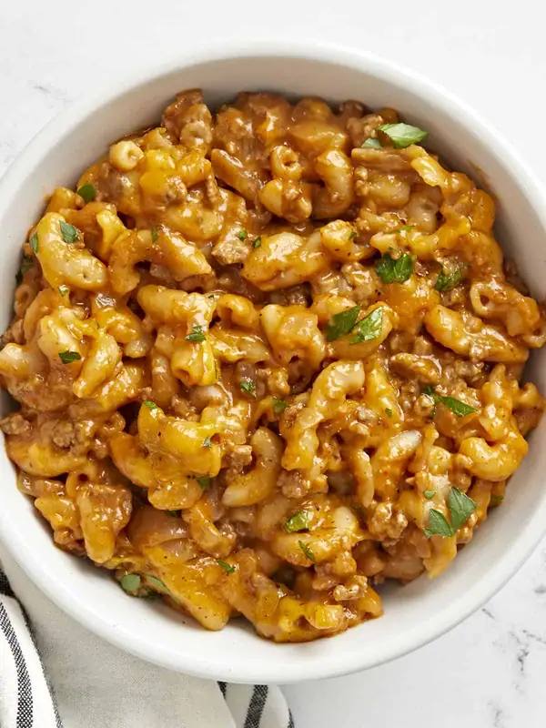 This One Pot Chili Mac is cheesy, beefy comfort food cooked in one pot!
