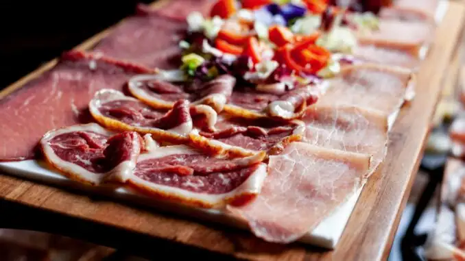 The best platters in Milan: ten places for aperitifs with cured meats, cheeses, and more