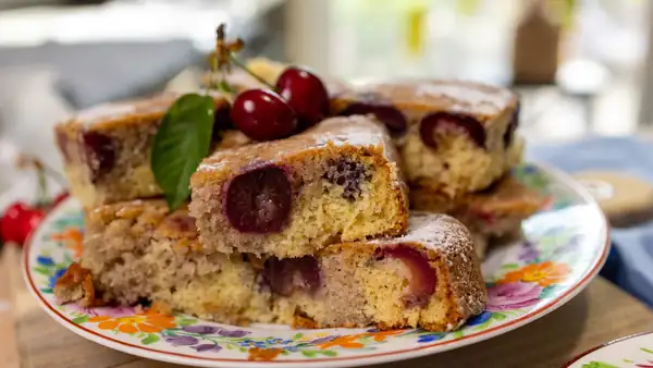 A forgotten recipe according to ČSN: Cherry bublanina, which almost no one bakes anymore
