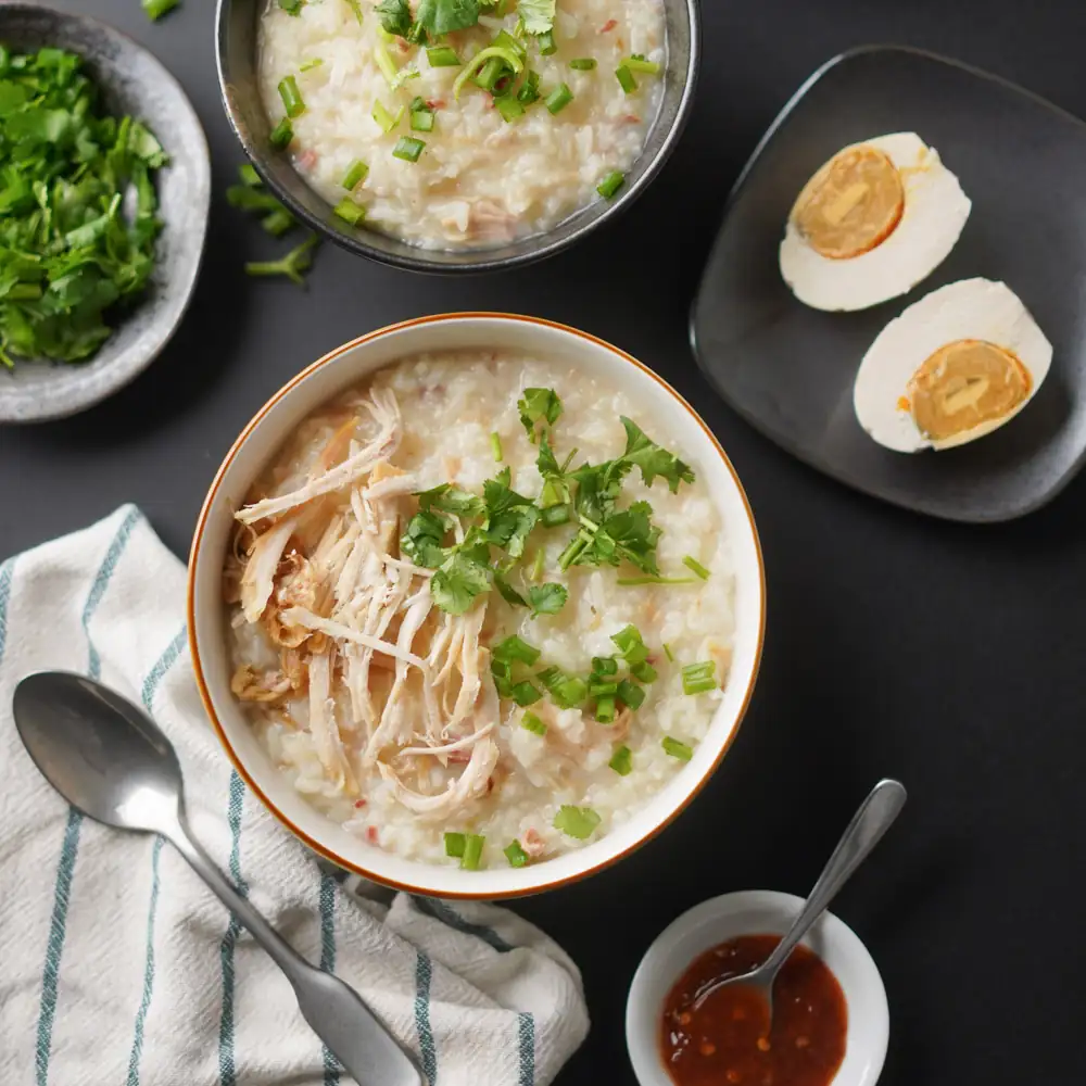 Cháo Gà (Vietnamese Chicken Rice Porridge / Congee)