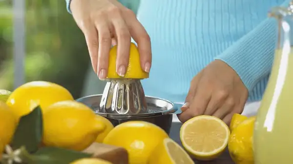 How Many Ounces Of Juice Are In One Lemon?