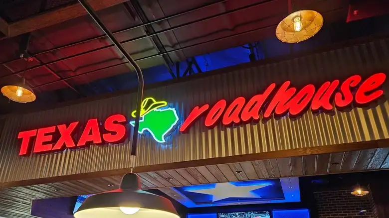 Why It's Worth Becoming A Texas Roadhouse VIP Even If You Don't Eat There Often