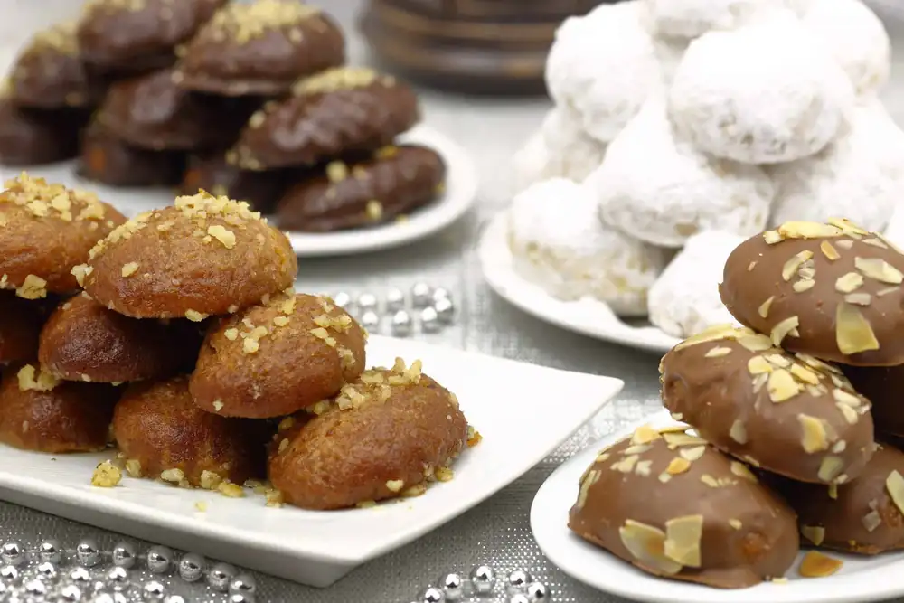 Greek Diples Recipe (Christmas Greek Pastry with Honey)