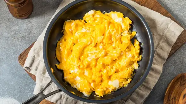 How One Canned Pantry Staple Takes Scrambled Eggs From Bland To Bold