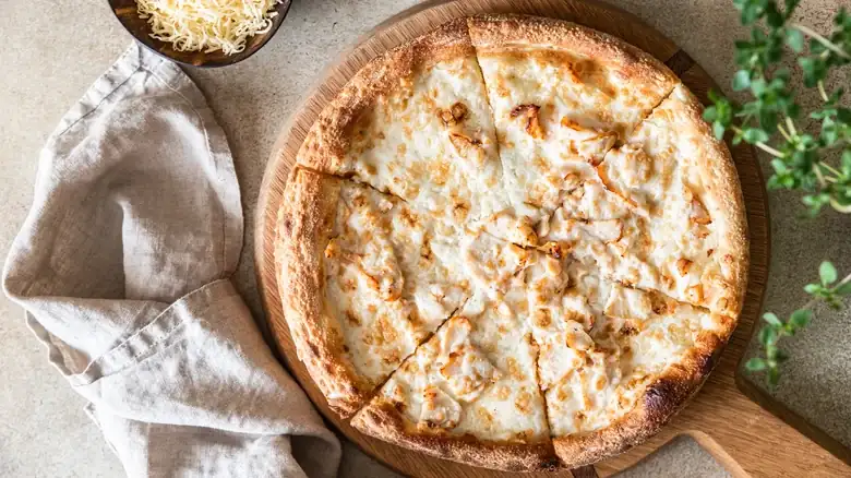 Here's How To Use White Beans To Add More Protein To Your Pizza