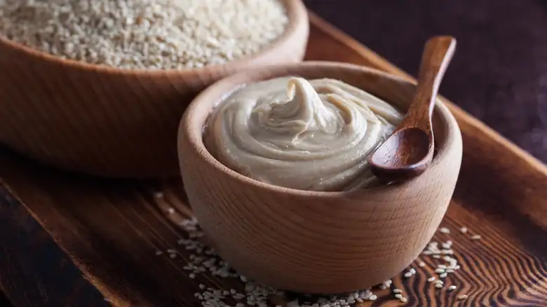 The different types of tahini according to the roasting and the sesame husk